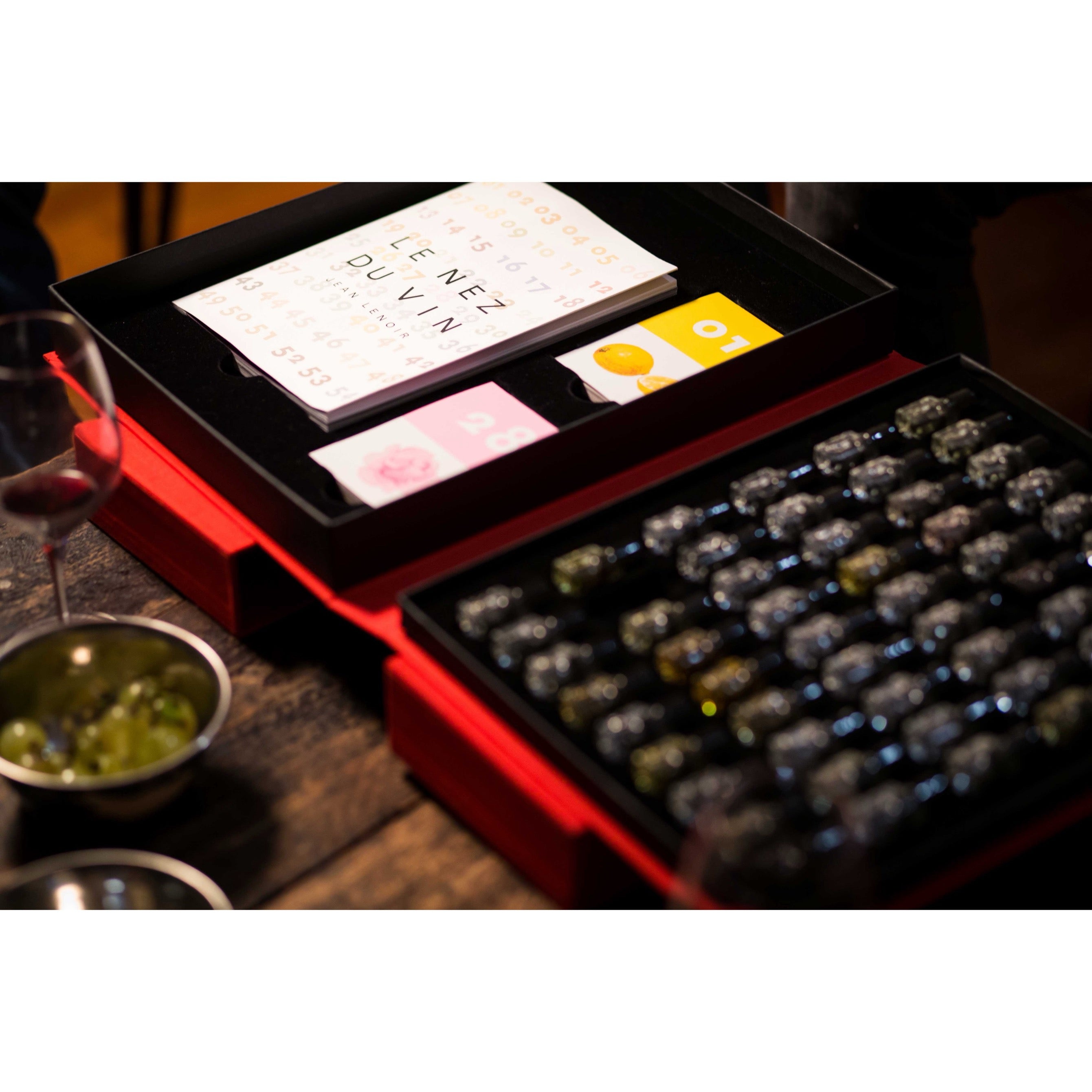 Book Le Nez du Vin "The Treasure Chest 54 Aromas"