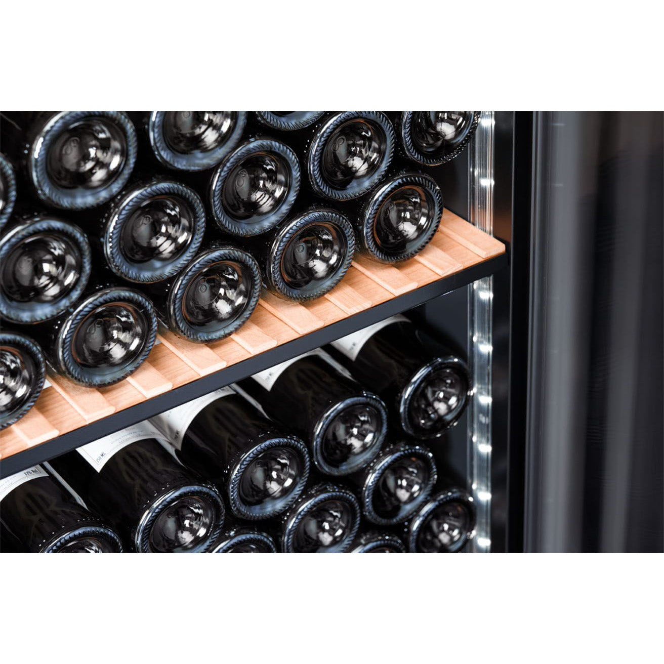 Wine climate cabinet 142 bottles mQuvée Velvet 100 Glass