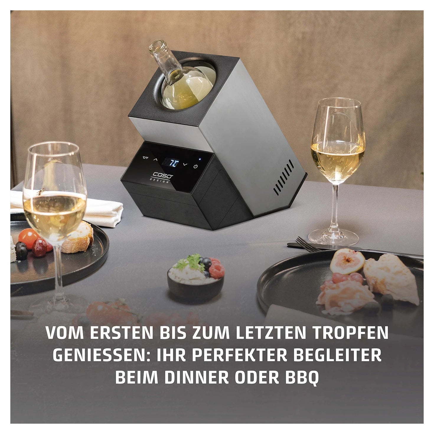 Flaschenkühler CASO Design WineCase Deluxe Inox mit Weißwein am gedeckten Tisch