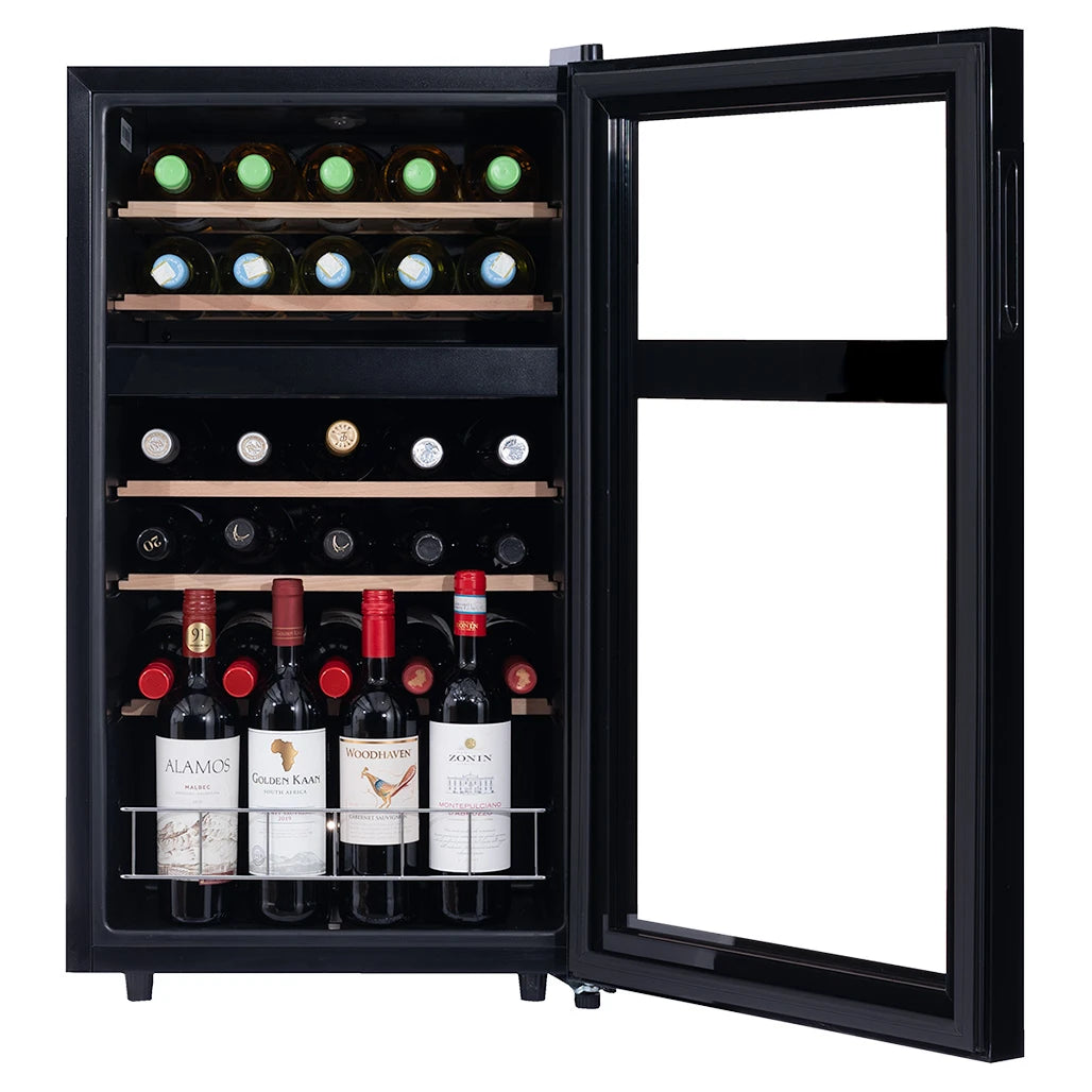 Dunavox Home-30 Weinkühlschrank mit geöffneter Glastür, beladene Doppelzone mit Rot- und Weißweinflaschen auf Holzregalen