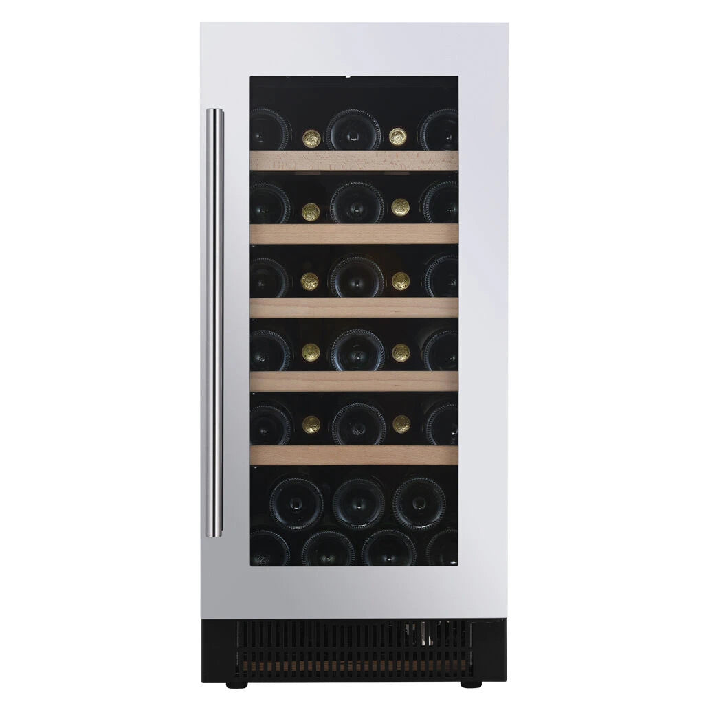 Dunavox Flow-32 Stainless Weinkühlschrank Frontalansicht, Edelstahlrahmen mit schwarzer Glastür und befüllten Holzregalen