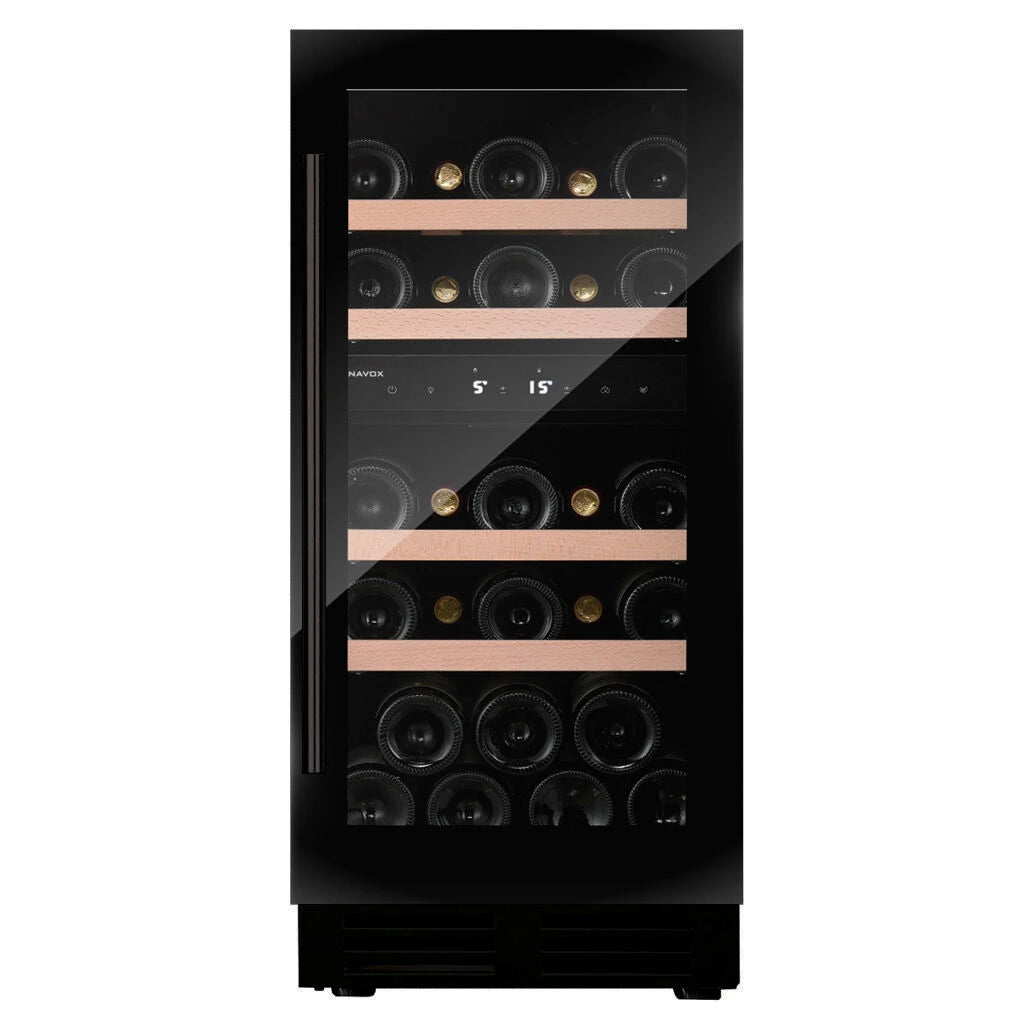Dunavox Flow-32D Black Weinkühlschrank Frontalansicht, schwarzes Gehäuse mit Glasfront, Holzregalen und Zwei-Zonen-Display