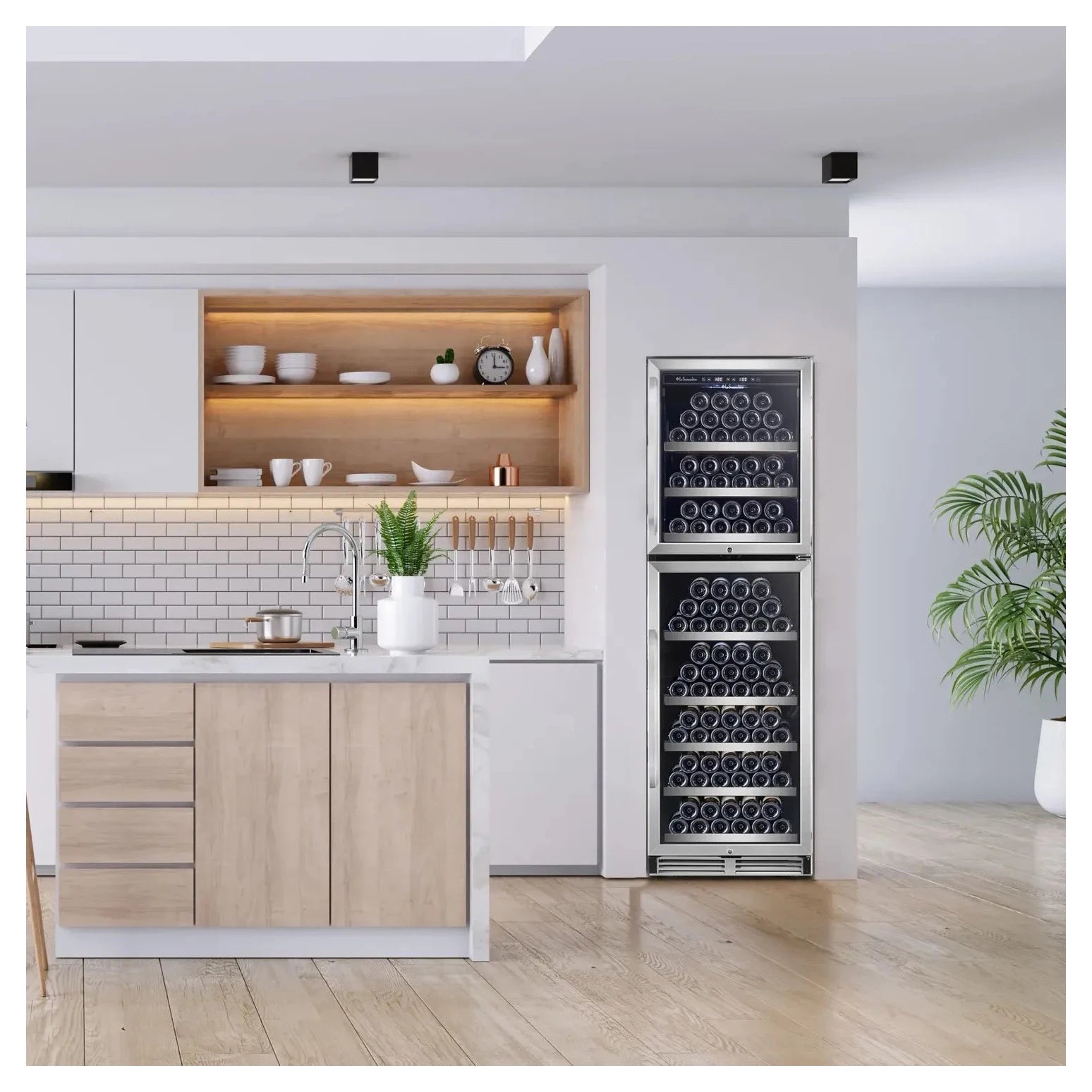 Einbau-Weinkühlschrank La Sommelière MT166DP in einer hellen Küche neben der Kochinsel