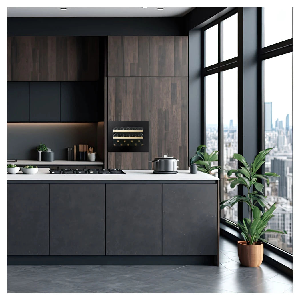 Dunavox Noble-19 Weinkühlschrank eingebaut in moderner dunkler Küche mit Holzfronten, Panoramafenstern und Stadtblick