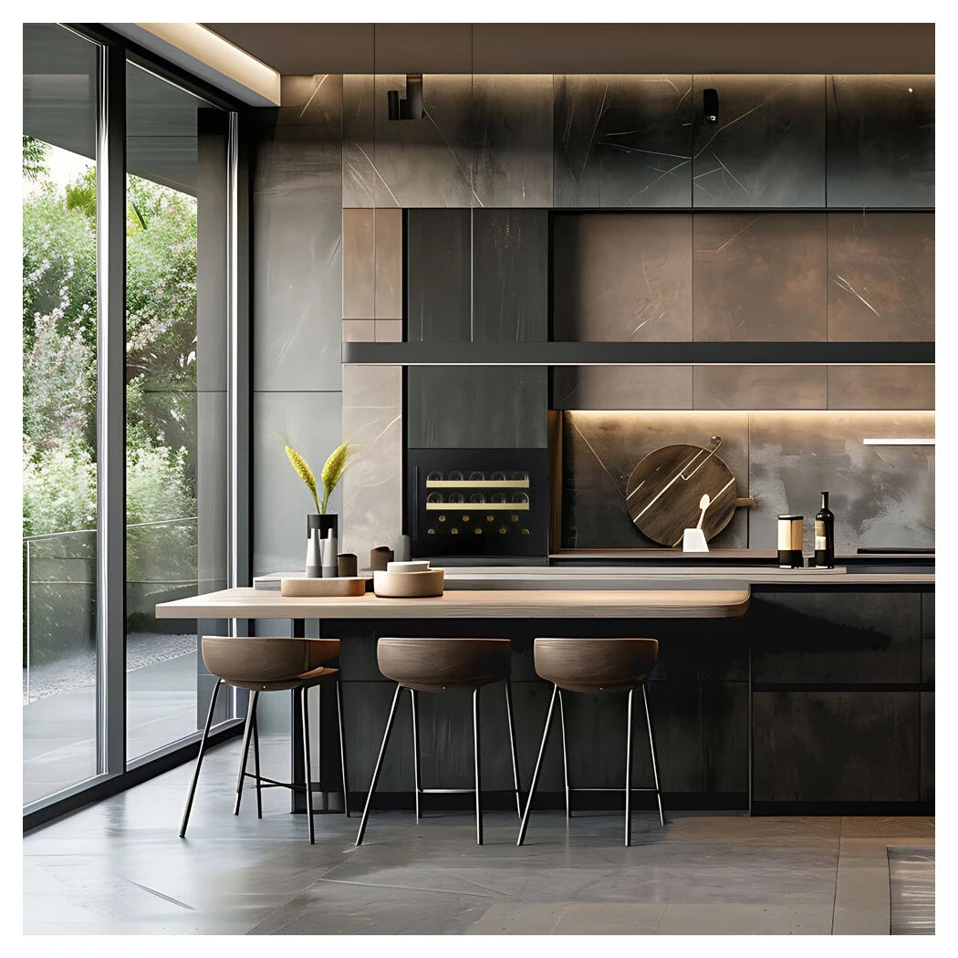 Dunavox Prime-19 Weinkühlschrank eingebaut in moderner Designküche mit Steinwänden, Holztheke, Barhockern und Gartenblick