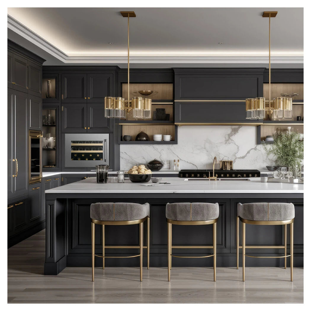 Dunavox Spirit-19 Stainless Weinkühlschrank eingebaut in eleganter dunkler Küche mit Goldakzenten, Marmorwand und Kücheninsel