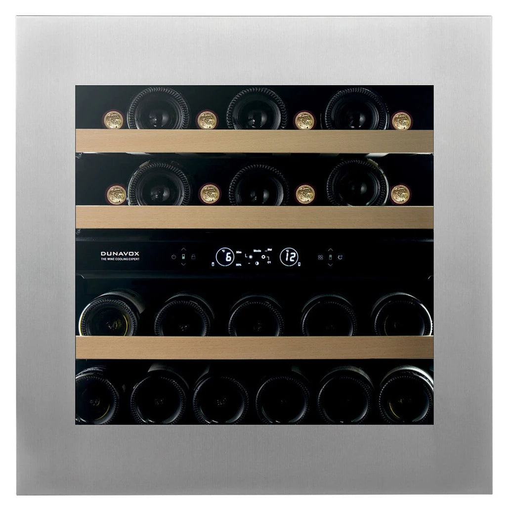 Dunavox Horizon-25 Stainless Weinkühlschrank, Innenansicht mit Holzregalen und Weinflaschen in zwei Kühlzonen