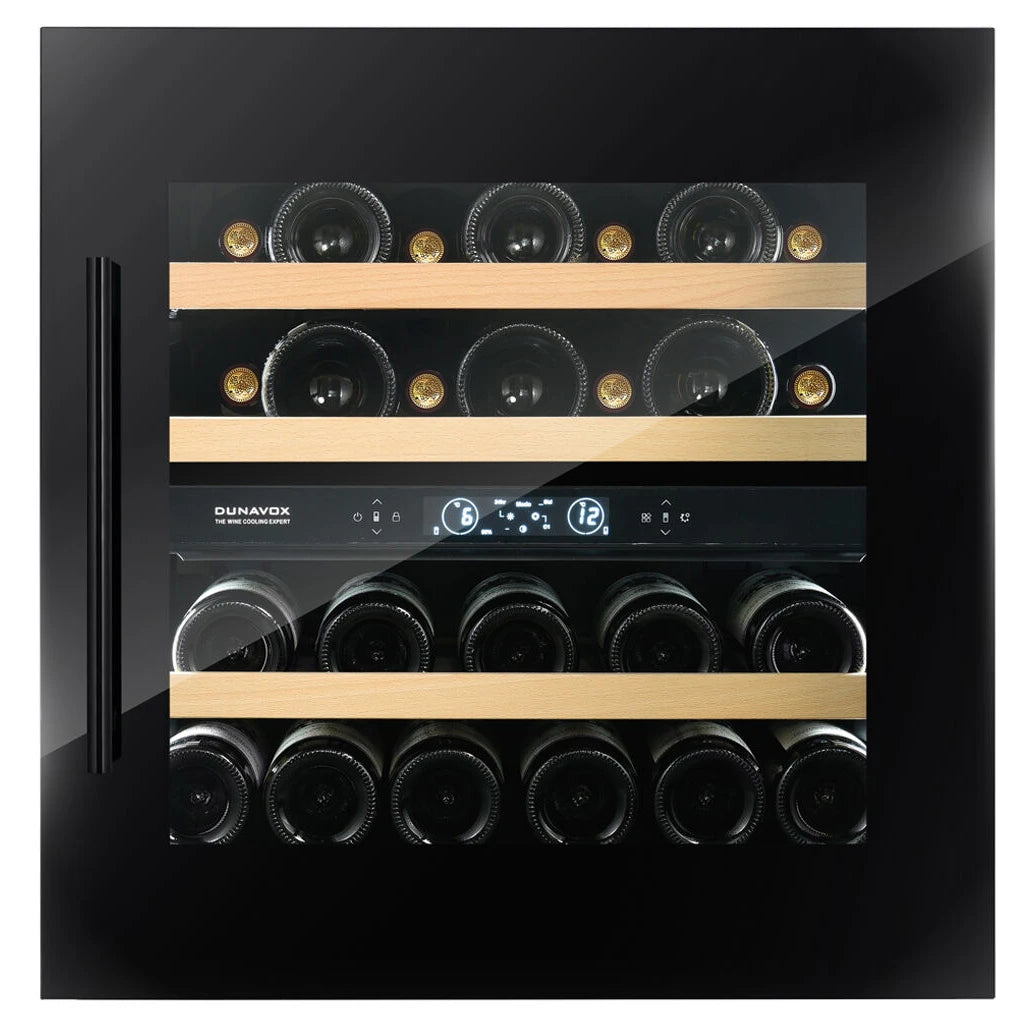 Dunavox Spirit-25 Black Weinkühlschrank, Innenansicht mit Holzregalen, zwei Temperaturzonen und digitalem Bedienpanel
