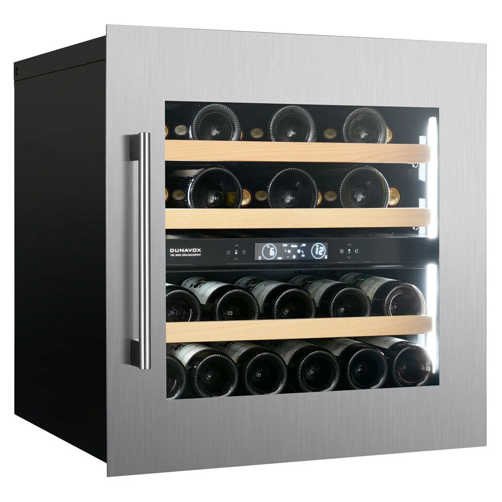 Dunavox Spirit-25 Stainless Weinkühlschrank, Schrägansicht mit Edelstahltür, Holzregalen und zwei Kühlzonen