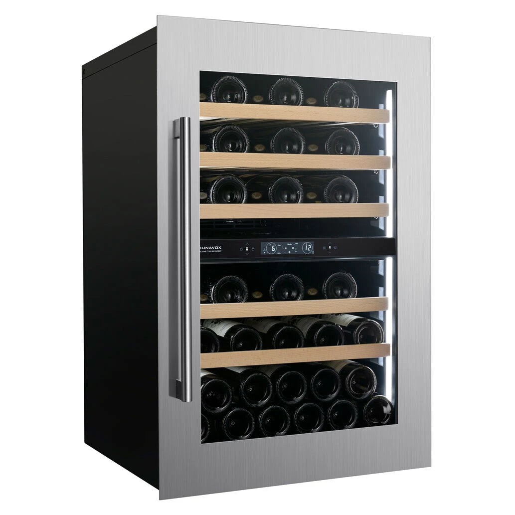 Dunavox Spirit-44 Weinkühlschrank in Seitenansicht mit Edelstahlrahmen, Holzregalen und digitalem Temperaturregler