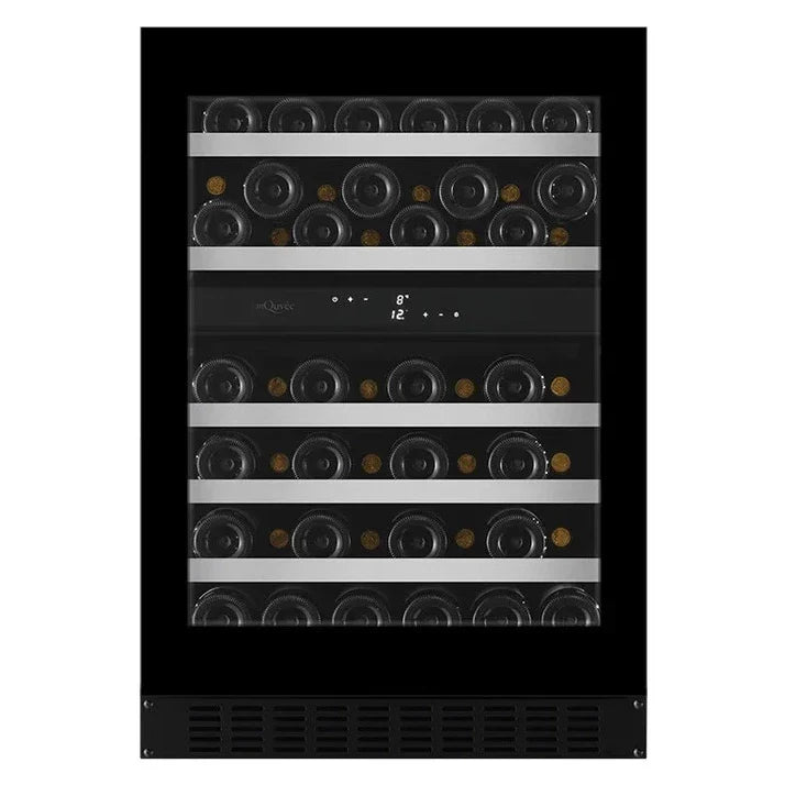 Unterbau-Weinkühlschrank mQuvée WineCave Exclusive 780 60D Push/Pull Frontansicht mit geschlossener Glastür und weißem Display beider Temperaturzonen