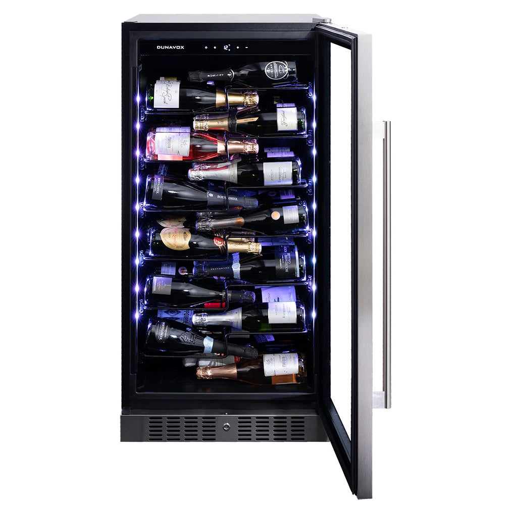 Dunavox Sera-70 Weinkühlschrank mit geöffneter Tür, vollbeladene Ablagen mit Weißwein und Champagner, blaue LED-Beleuchtung