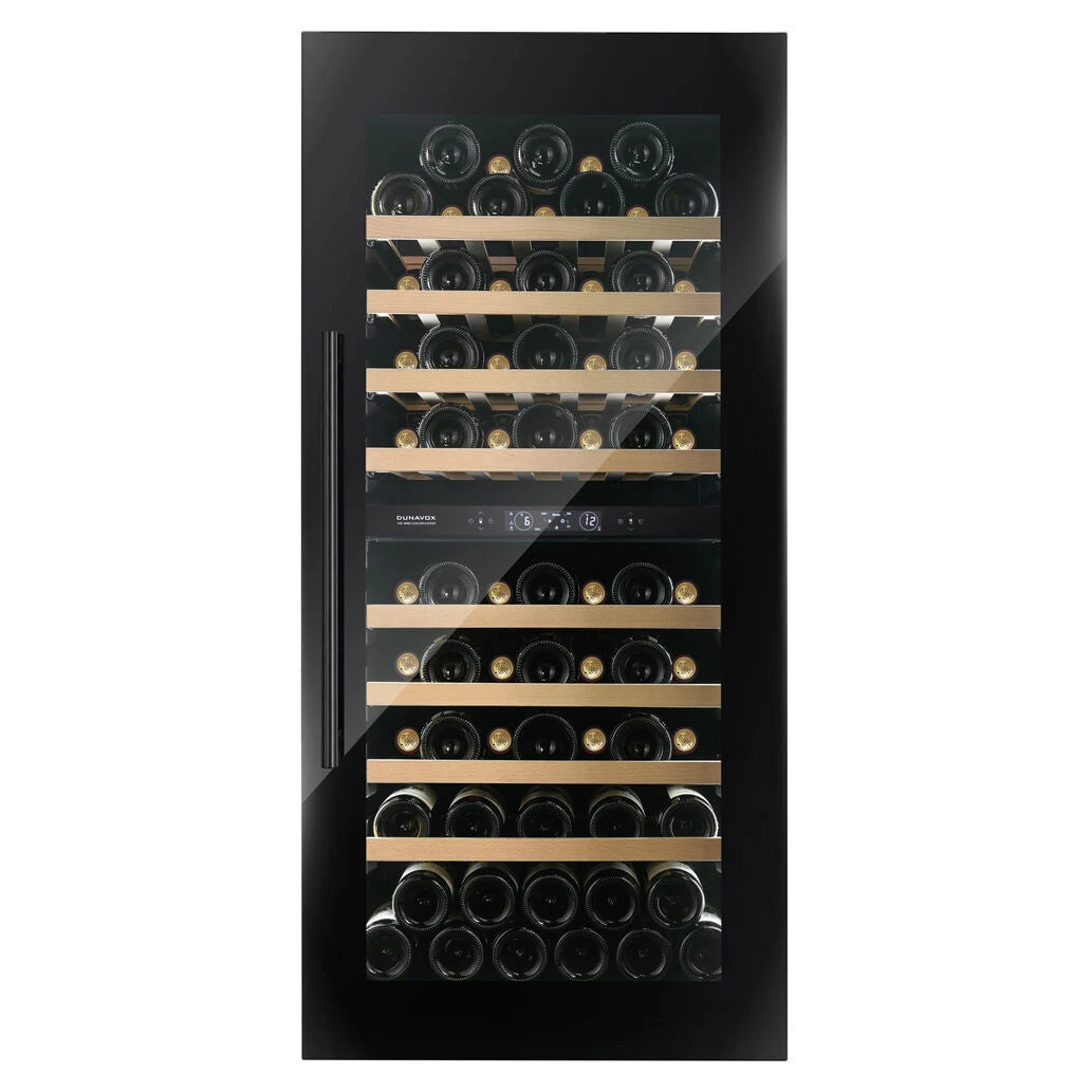 Dunavox Spirit-70 Black Weinkühlschrank, Frontansicht geschlossen, zwei Zonen mit Holzregalen und liegenden Weinflaschen