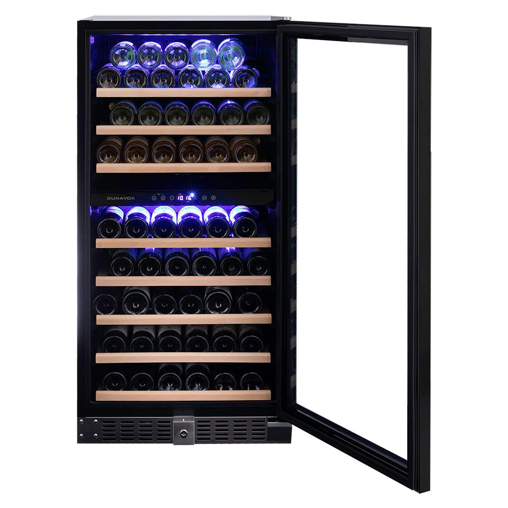 Dunavox Grande-94 Weinkühlschrank mit offener Tür, vollbeladene Holzregale, blaue LED-Beleuchtung in der oberen Zone
